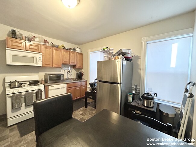 Building Photo - 151 E Cottage St Unit 1