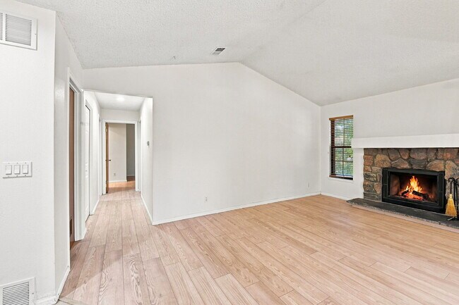 Photo - $1,595.95 2 bed, 2 bath located in Lakewood with a washer and dryer Unit #122