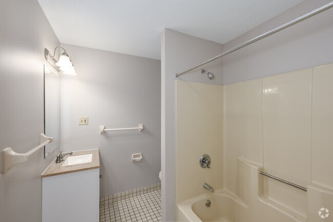 2BR, 1BA - 959SF - Bathroom