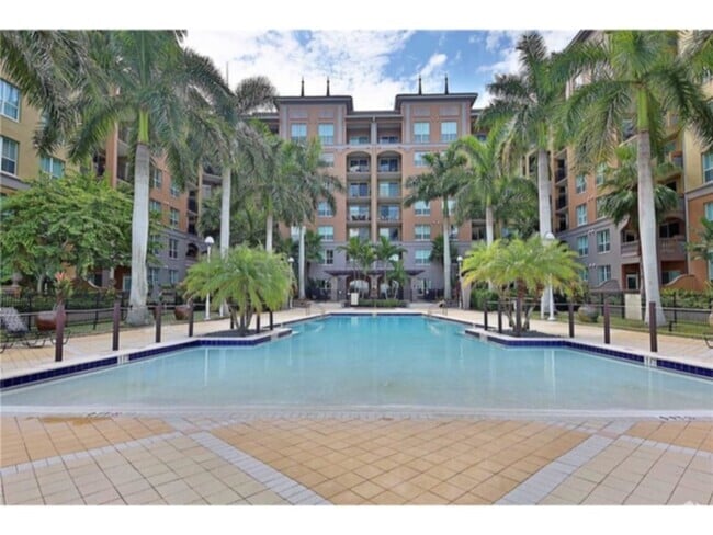Building Photo - ANNUAL RENTAL - Downtown Fort Myers Luxur...