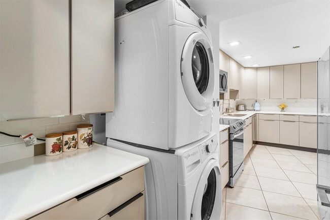 Photo - 3000 Holiday Dr Unidad 1605