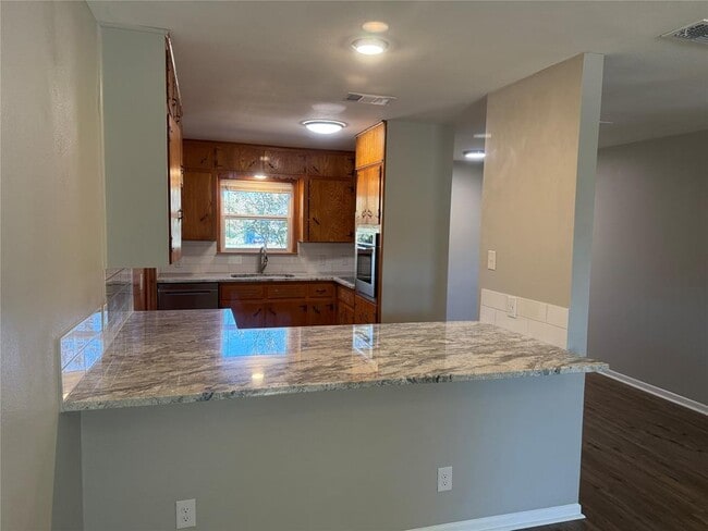 Photo - 176 W Sweetbriar Dr