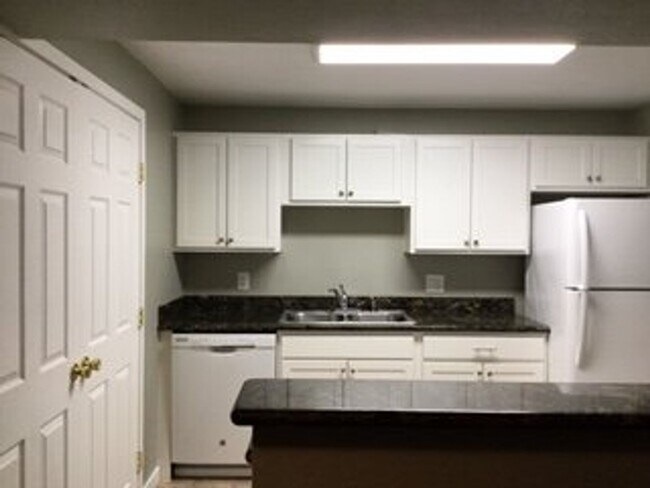 Photo - Cute and Upgraded Condo in Redmond!