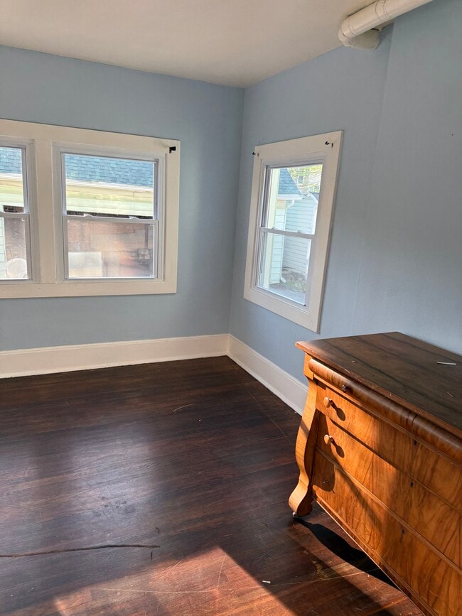 Photo - 1324 W 108th St