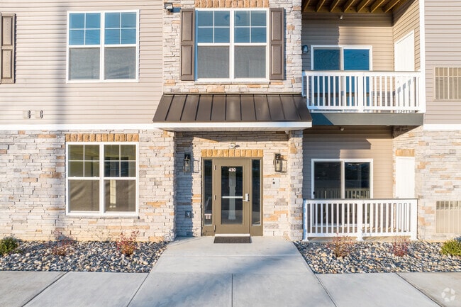 Entrada - 430 Cambria Street