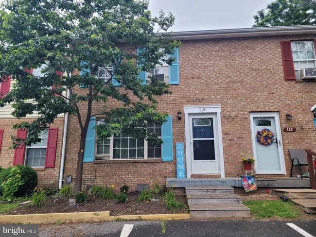 Photo - 113 Warren Cir Townhome