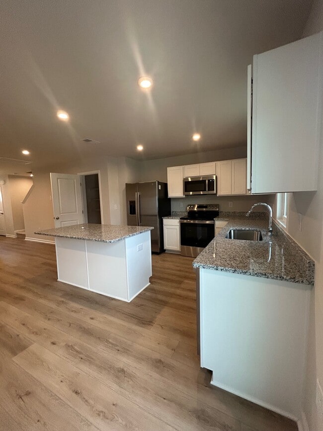 Photo - 284 Meadows Dr