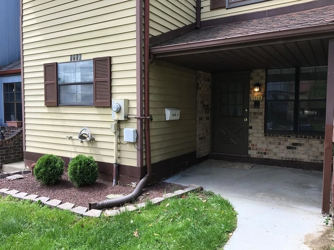 Building Photo - 1718 Redwood Ct