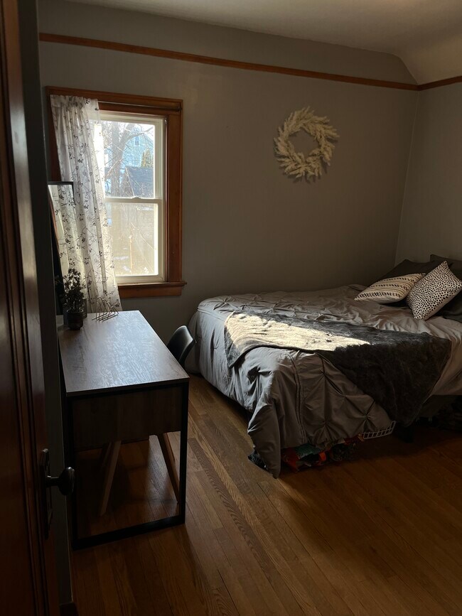 Photo - 529 N 59th St