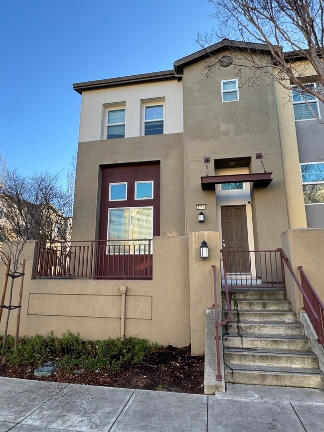 Building Photo - 2718 Holly St