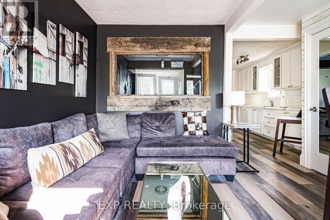 Photo - 27 Sunnidale Rd S