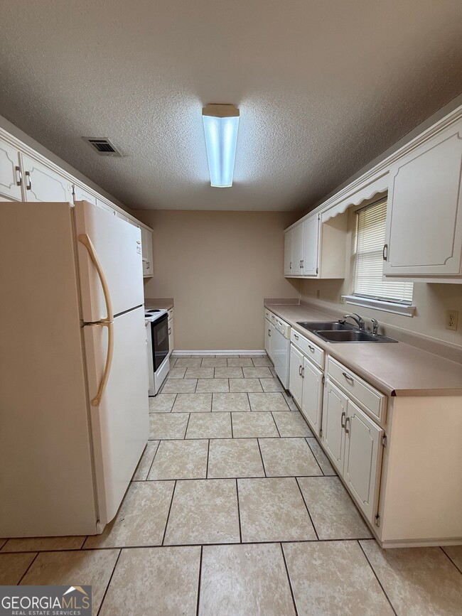 Photo - 504 Woodbridge Rd