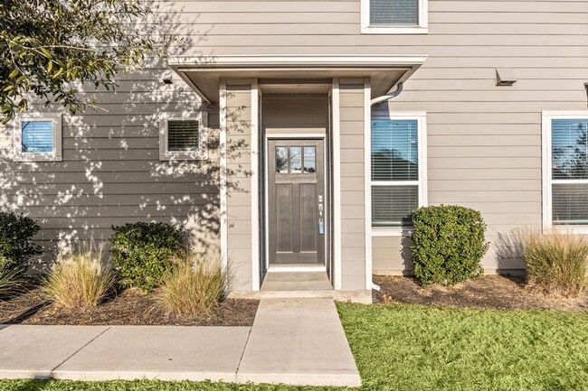 Photo - 1501 Roseburg Dr