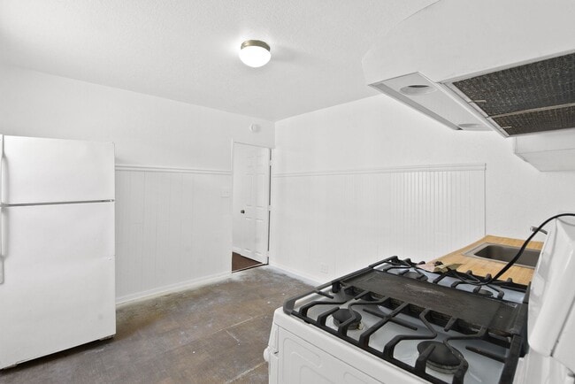 Photo - 138 N Riverside Ave
