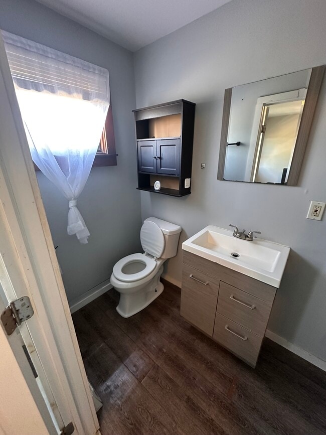 Photo - 147 W Parker St