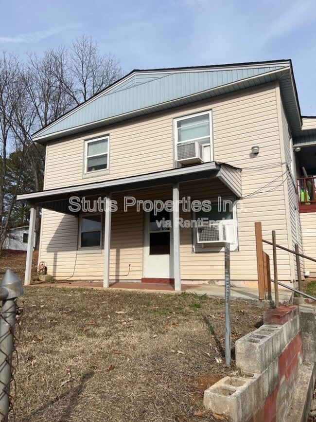 Building Photo - 415 Hudson St Unit 1