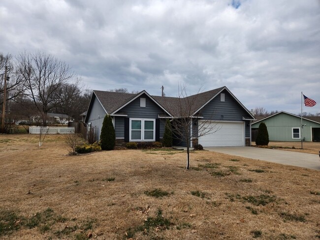 Photo - Beautiful newer home with everything on main level in Seaman Schools