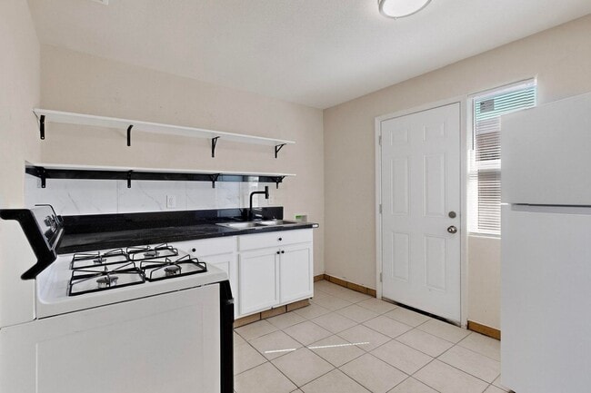 Photo - 540 Cardenas Dr SE Unit C