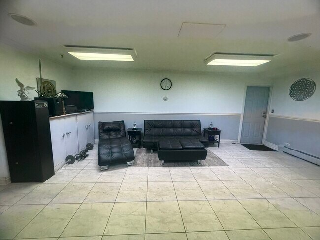4600 N Cumberland Ave
