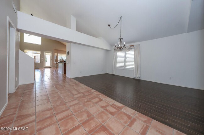 Photo - 831 S Rincon Rising Rd