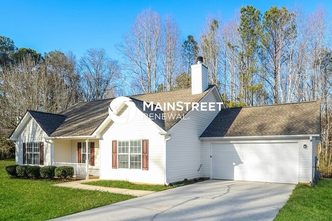 3 Bedroom Pet-Friendly Home in Hampton, GA with Main Street Renewal