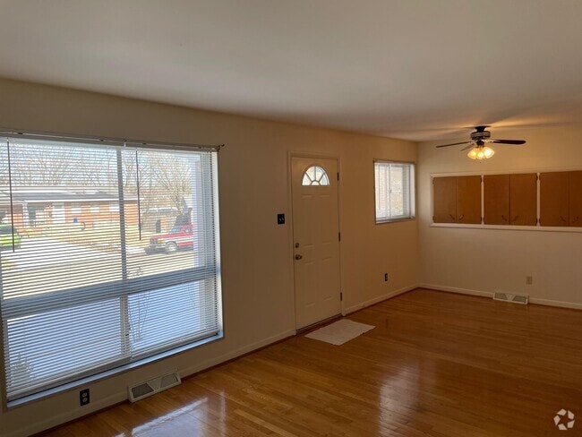 Building Photo - 2010 Hazelwood Dr Rental