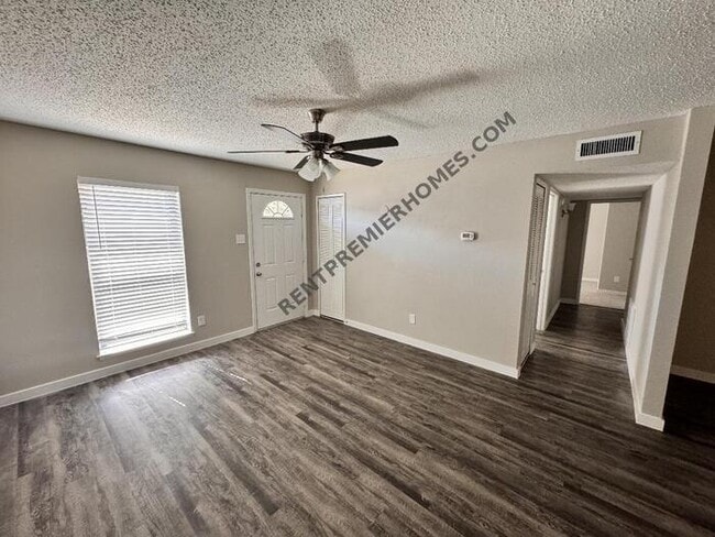 Photo - 802 Las Palmas Dr