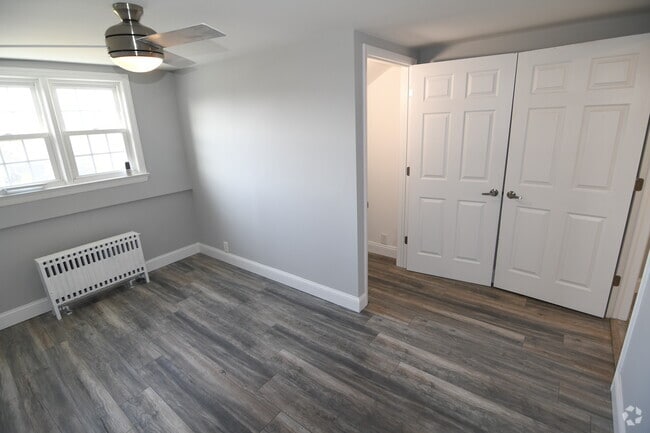 Building Photo - 309 Old York Rd Unit B Rental