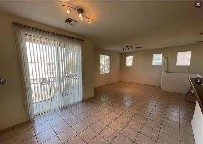 Building Photo - 2 bedroom 2 bath 1 car garage in a gated n...