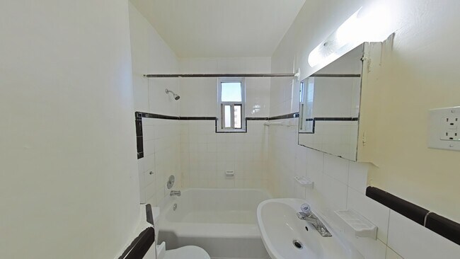 Photo - Traymore Apartments