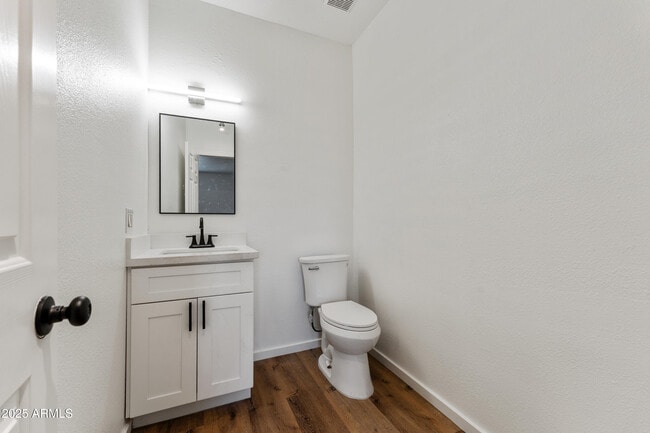 Photo - 524 W 11th St