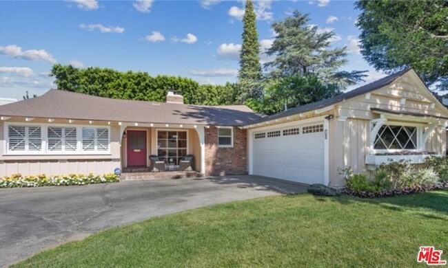 Building Photo - 6646 Mammoth Ave Rental