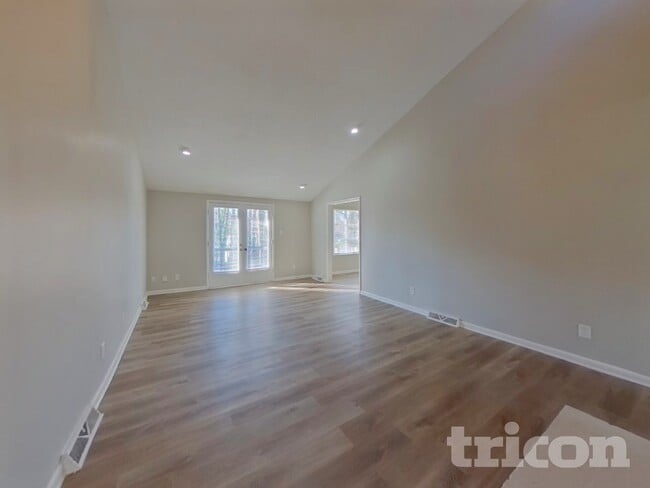 Photo - 911 Burtonwood Cir