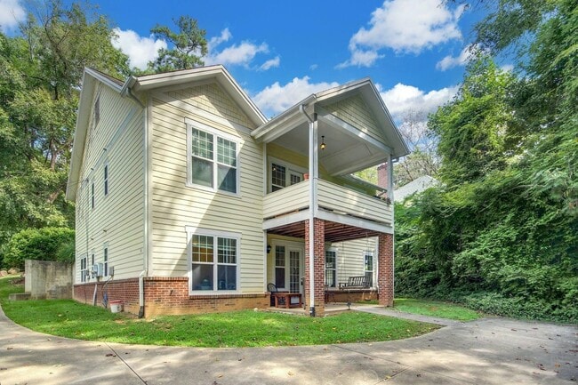 Building Photo - 511 Coolidge St