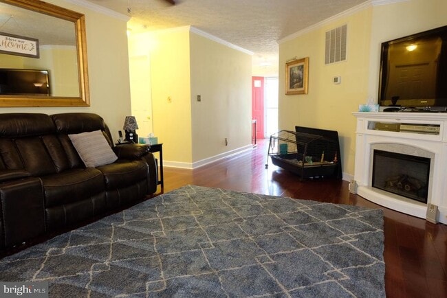 Photo - 1000 Elbridge Way