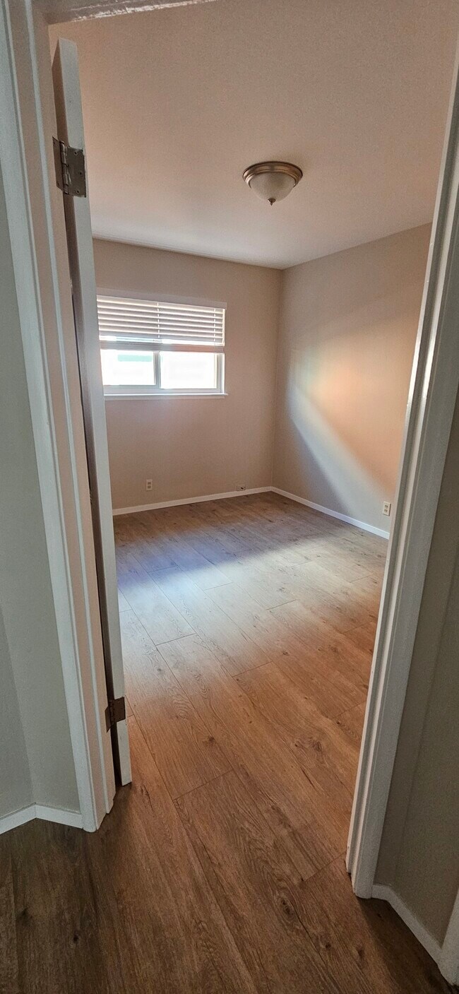 Photo - 2925 Dohr St