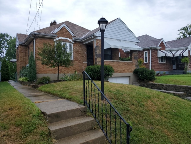Building Photo - 2240 Glenside Ave