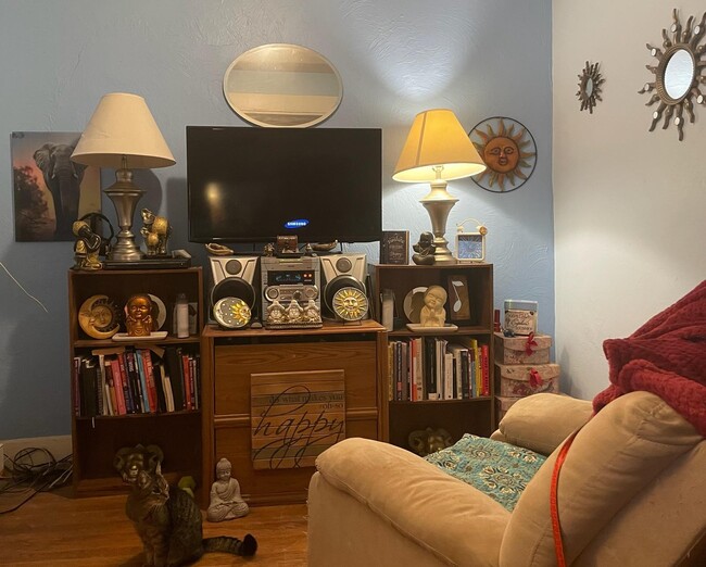 Un bonito apartamento en el moderno este de Boston. Cerca de la estación de trenes y cerca de todas las autopistas principales. - 49 Everett St Unidad 2