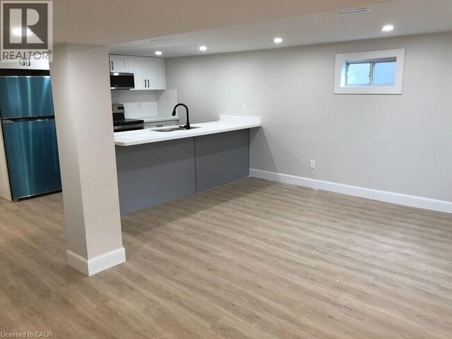 Photo - 277 E 34th St