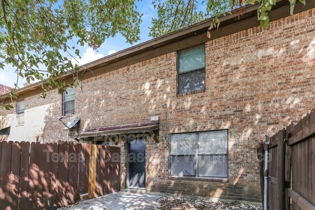 Photo - 940 Southmoor Dr