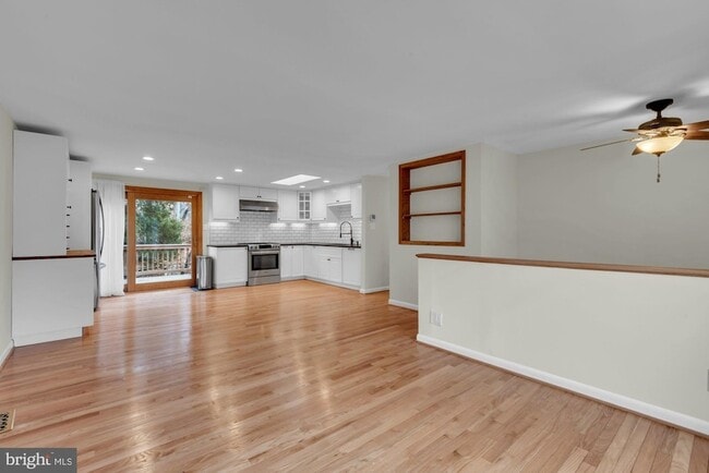 Photo - 8856 Youngsea Pl