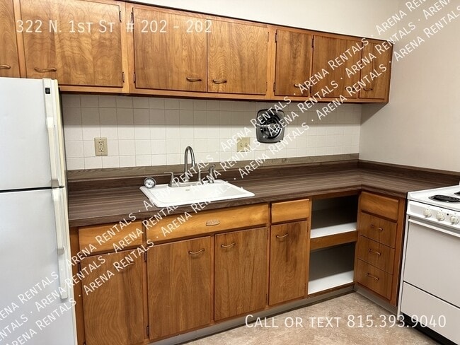 Building Photo - 322 N 1st St Unit 202