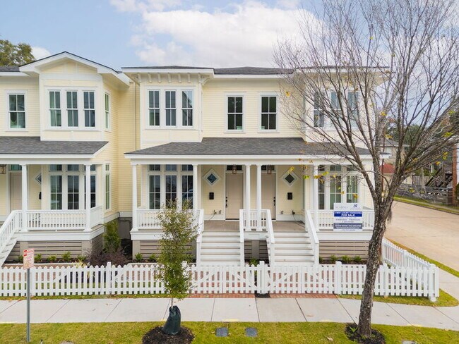 Photo - 302 W 38th St