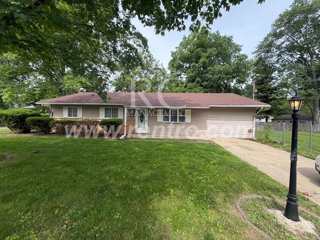 Building Photo - 1618 Crestview-