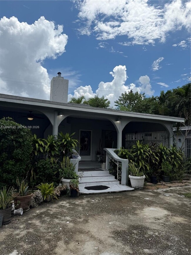 7017 NW 5th Ct