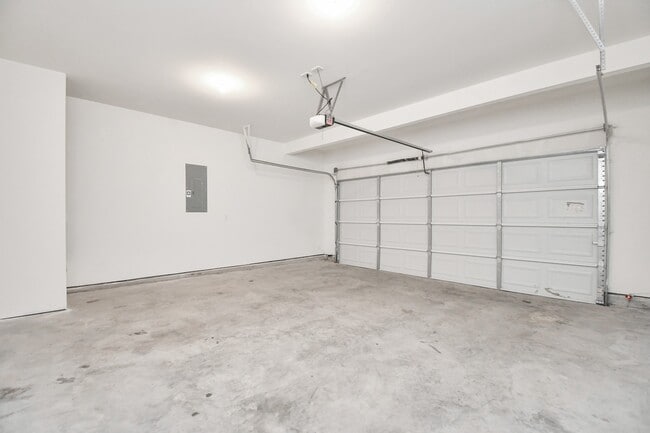 Photo - 7819 Royalwood Dr