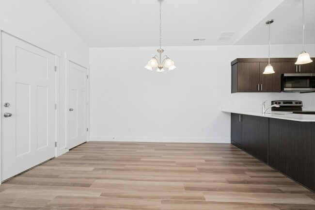 Photo - 882 Coulsen Dr