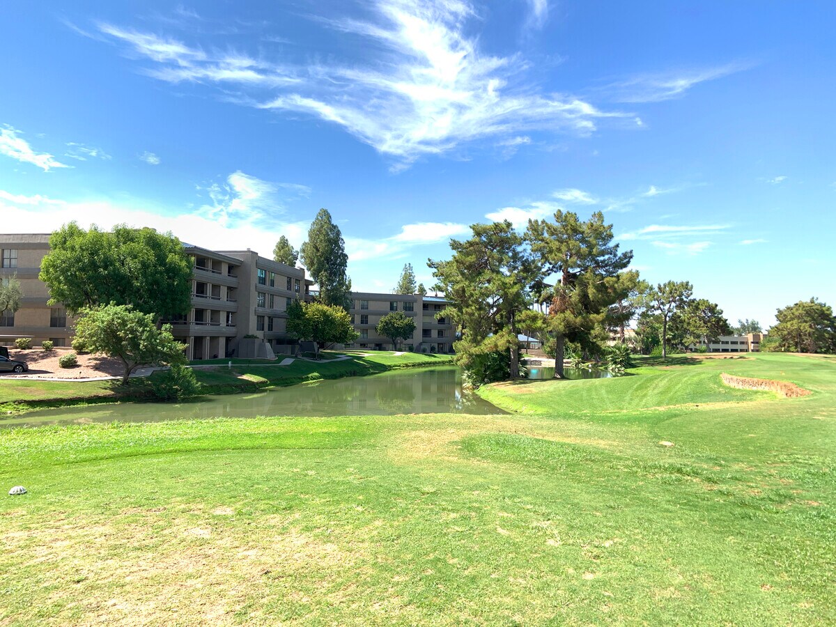 Biltmore Terrace Condos - 5122 N 31st Way Unit 221