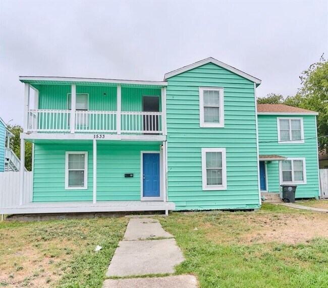 1533 10th St OffCampus Housing, Corpus Christi, TX ForRentUniversity