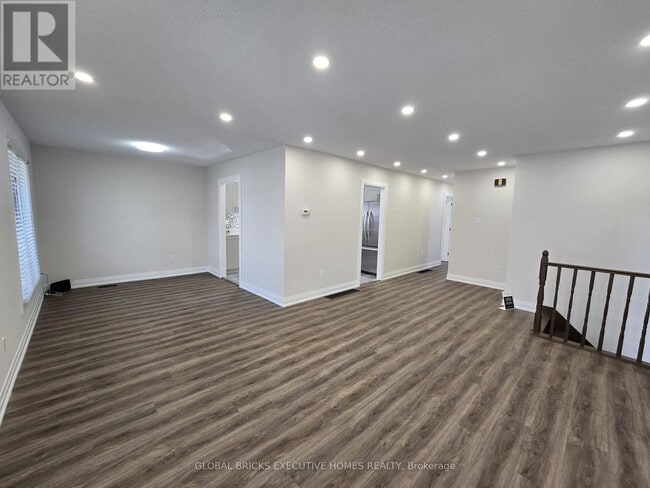 Photo - 3285 Lansdown Dr